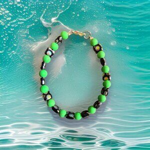 Green and black bracelet ~ handmade and new~ 7 inches